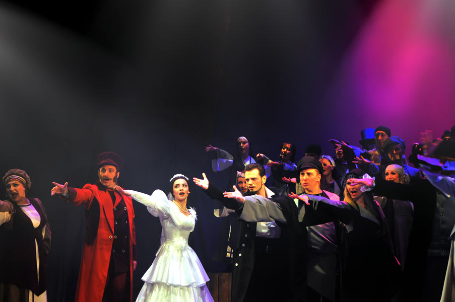 В Волгоградском музыкальном театре с аншлагом прошла премьера известного мюзикла «Дубровский»